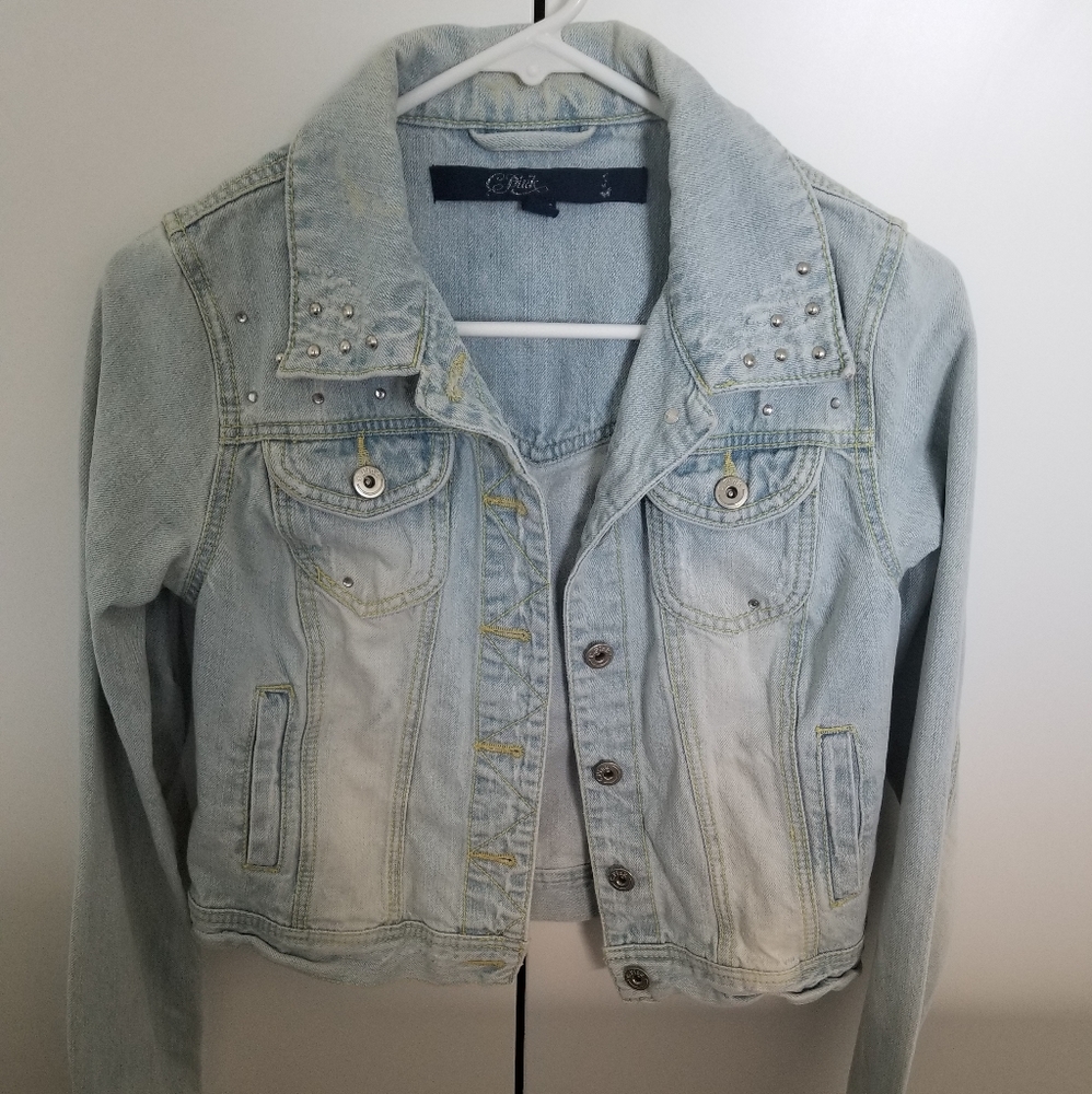 *NEW* Junior's Lightwash Distressed Jean Jacket